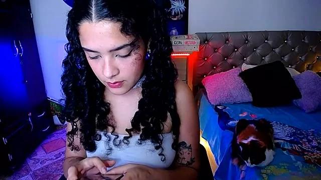 Naked Room Ximena_Curly_ 