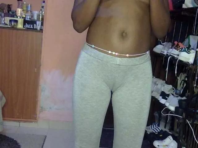 Gladwell — Genuine compliments and good vibes

Roleplay, dirty talk, and playful teasing

Tips and encouragement during the show

Polite requests and mutual respect

Private shows with clear expectations