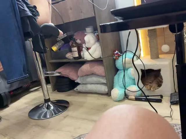 No-Face-Guy — Sex and everything related to it: beautiful lingerie, experiments, and sensuality. 

Your generosity, gifts, tokens, good attitude, and the feeling that I am loved. 