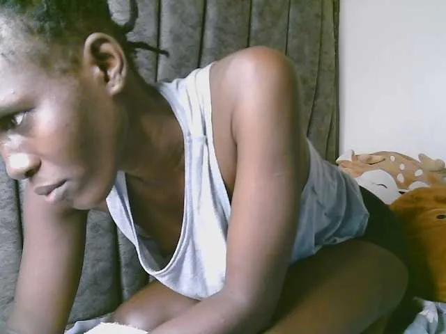 Starpettite on BongaCams