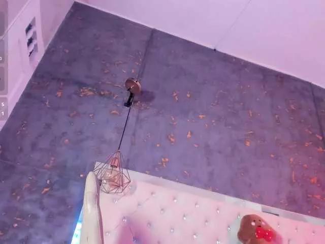 viiolettlopez on BongaCams 