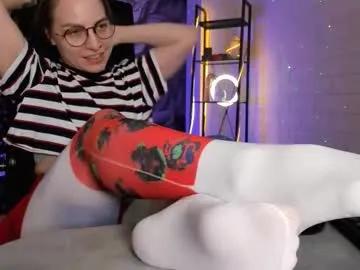 aphexqueen —  // a man's place at the feet of the Goddess #findom #feet #goddess #femdom #pantyhose [46577 tokens remaining]