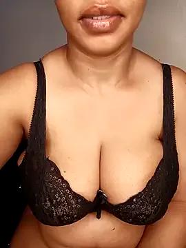 boobsnipplian on StripChat 