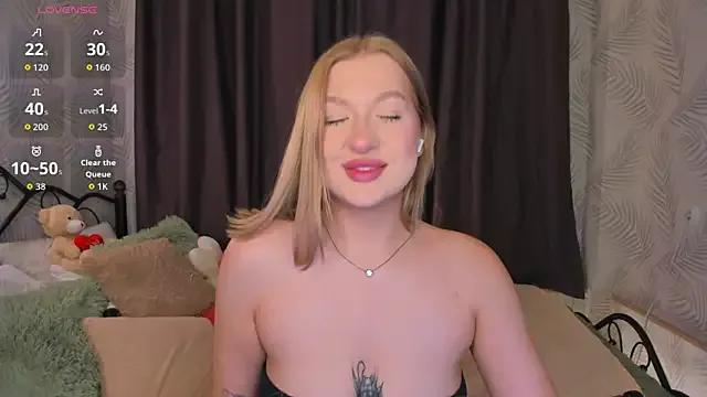 Emma__Leee on StripChat 