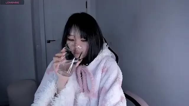 hee_young11 — Make me smile