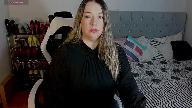 isabella_rossse — undress me  :devil::ass::movingboobs: