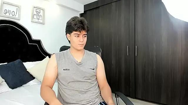 MaxxiCruz on StripChat 