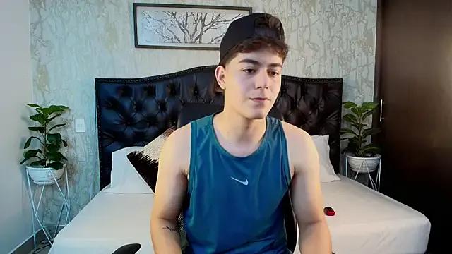 MaxxiCruz on StripChat 