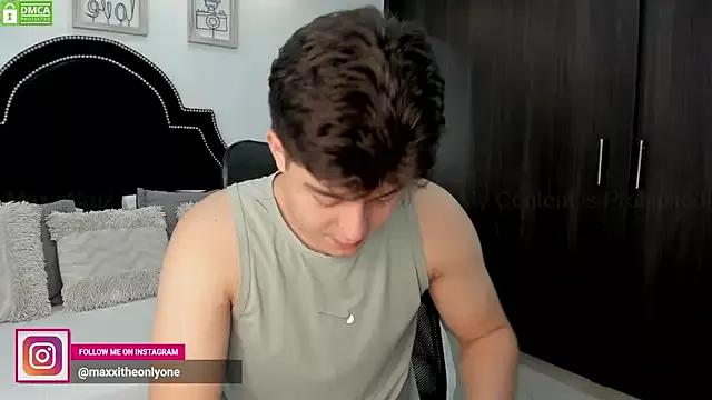 MaxxiCruz on StripChat 