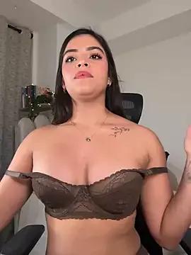 Sara-Evans — first 