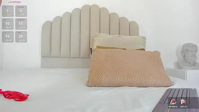 sarita_duque —  BUTTPLUG ME + OILY ASS 